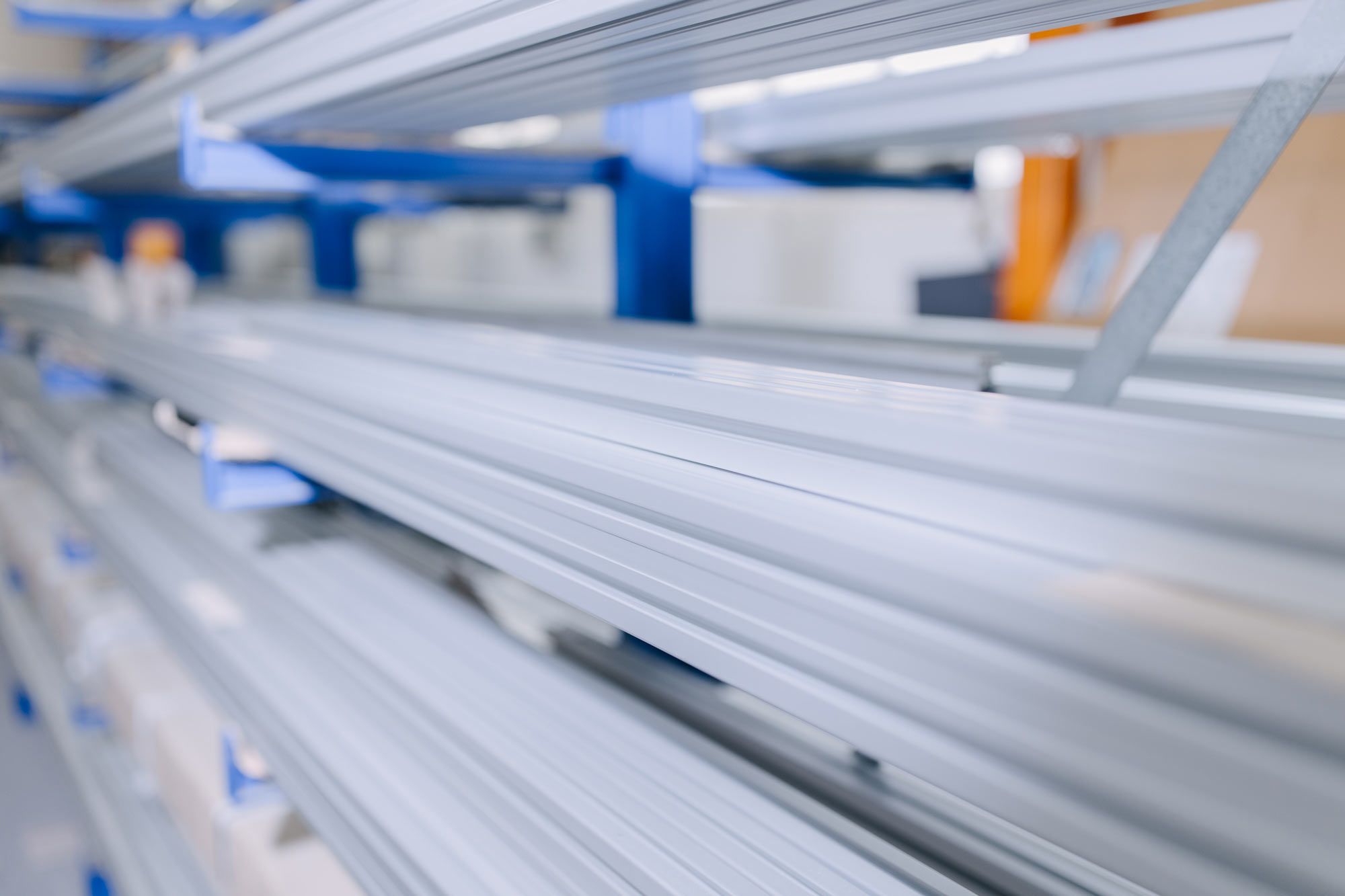 SSG Symacon Aluminium Profile in unscharfer Perspektive